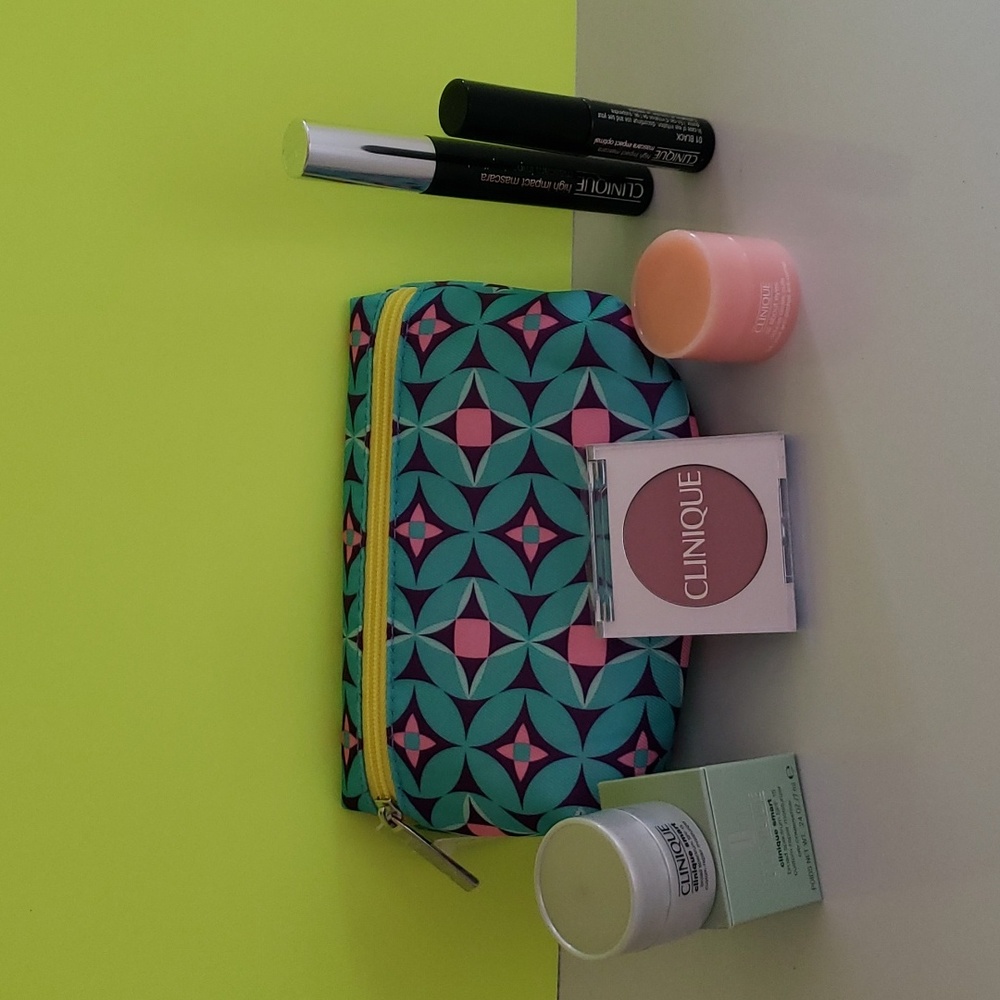 NWT Clinique makeup set with bag. 2 mascaras, blush, eye & facecare for You💙💜